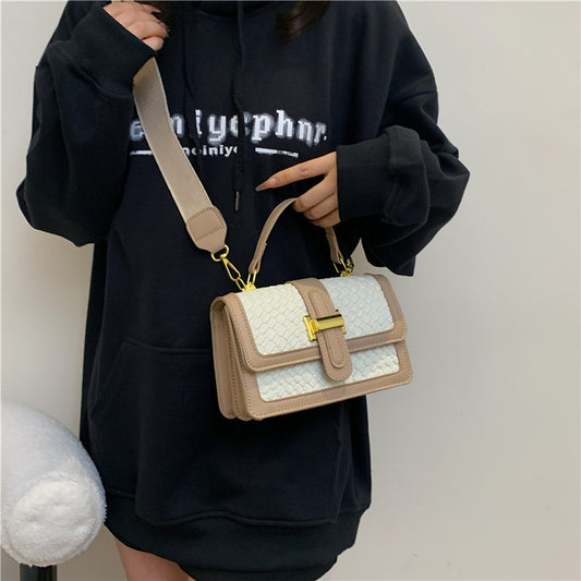 A simple color matching fashion shopping casual retro street messenger portable shoulder small square bag