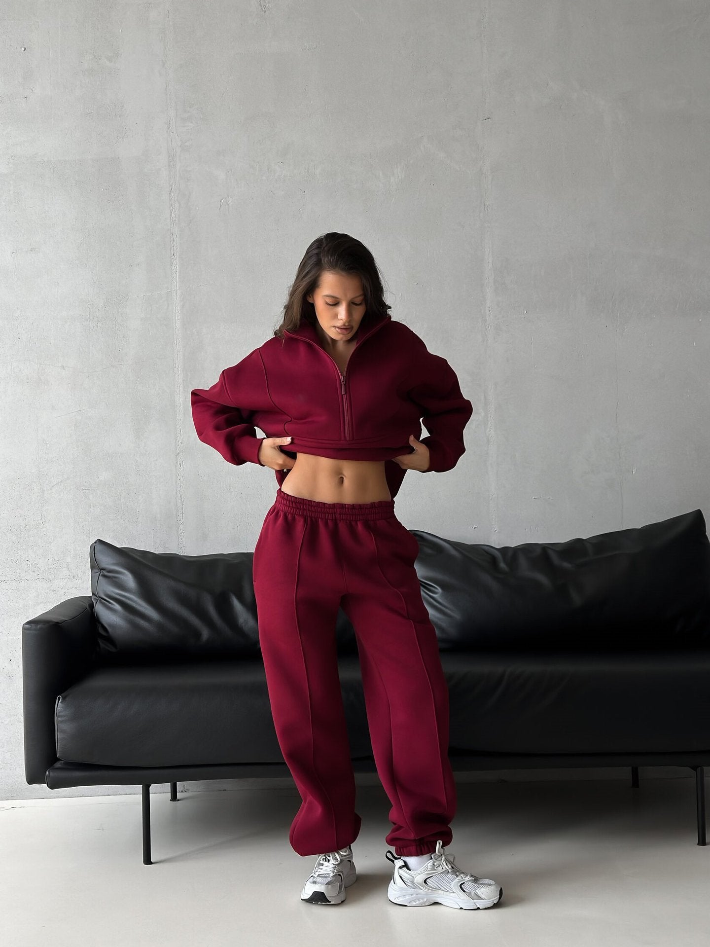 A long-sleeved sweater set two-piece set