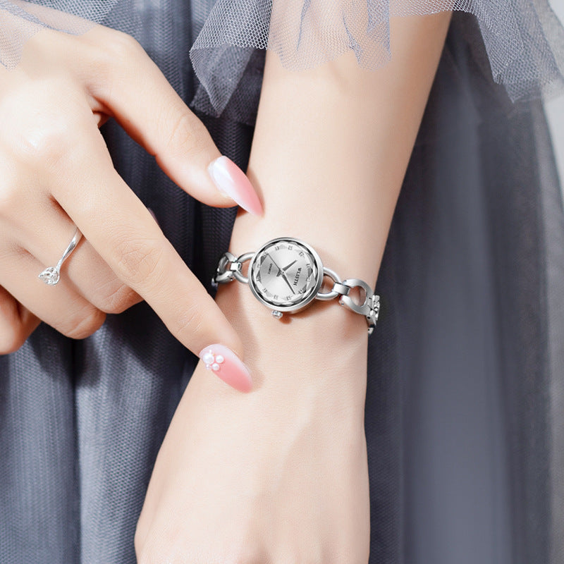 A New Ladies Watch Bracelet Steel Belt Watch Korean Edition Fashion Waterproof Student Quartz Watch Women's Watch