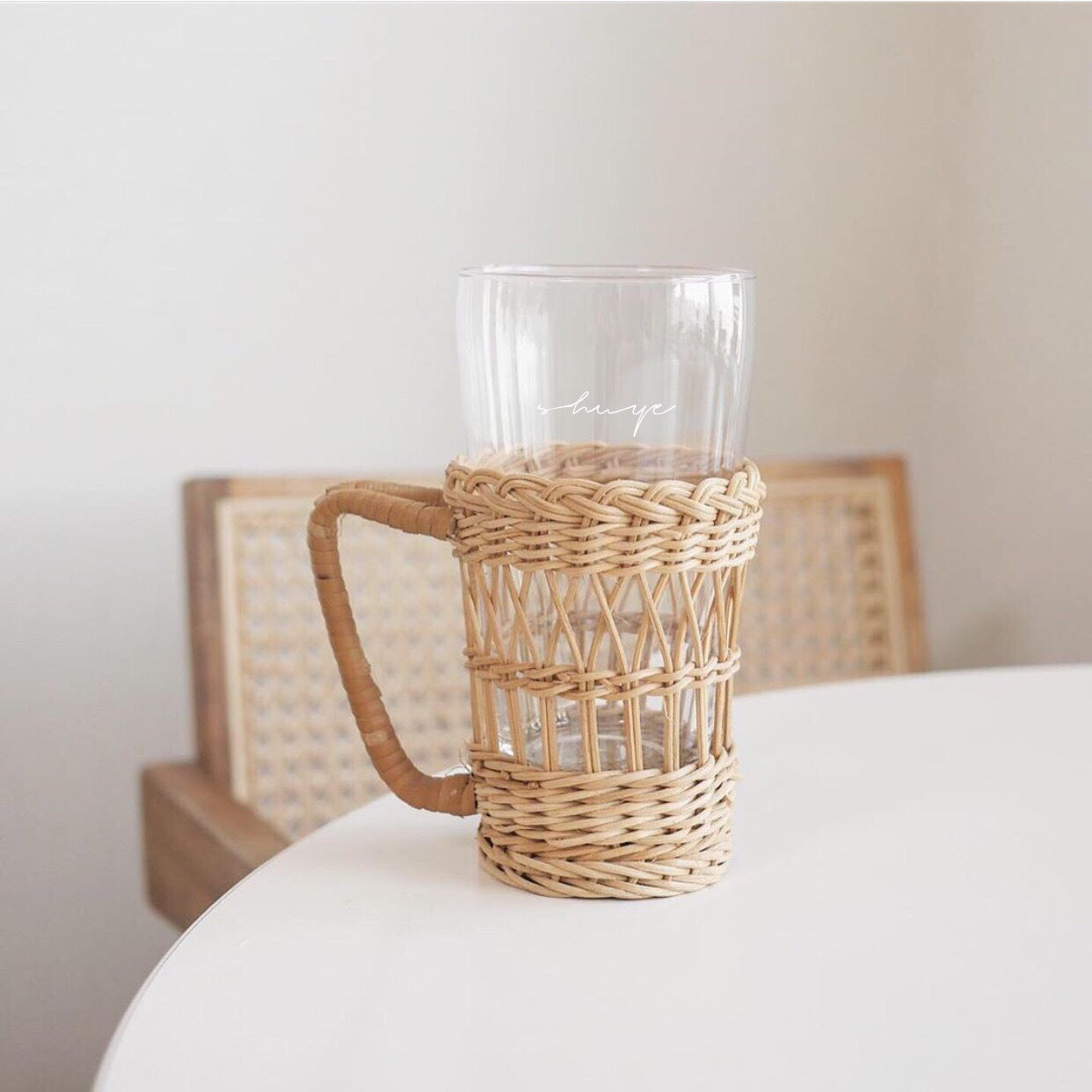 A Japanese ins Indonesian white rattan cup cover glass