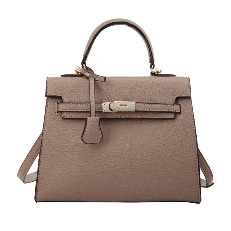A new Korean version of the versatile messenger shoulder bag portable fashion Kelly bag