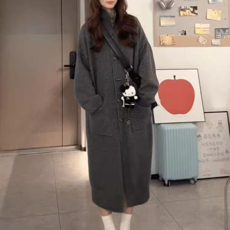 A long knit jacket
