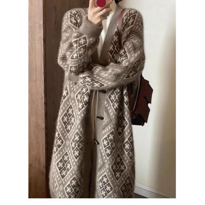A long knit jacket
