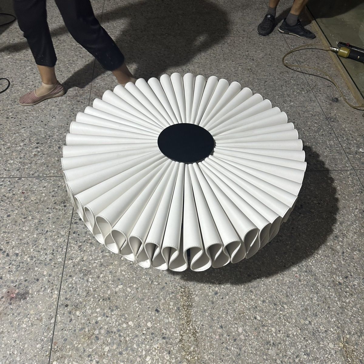 P cortical pleated coffee table ( pu )
