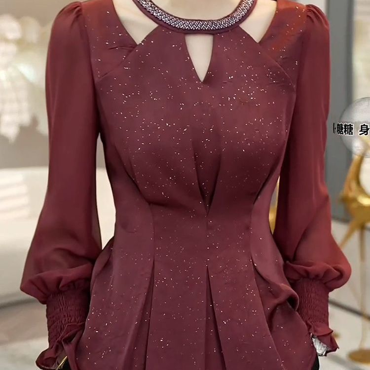 A long-sleeved top