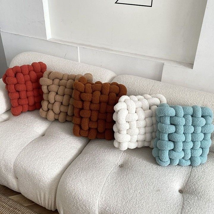 P  pillow throw pillow