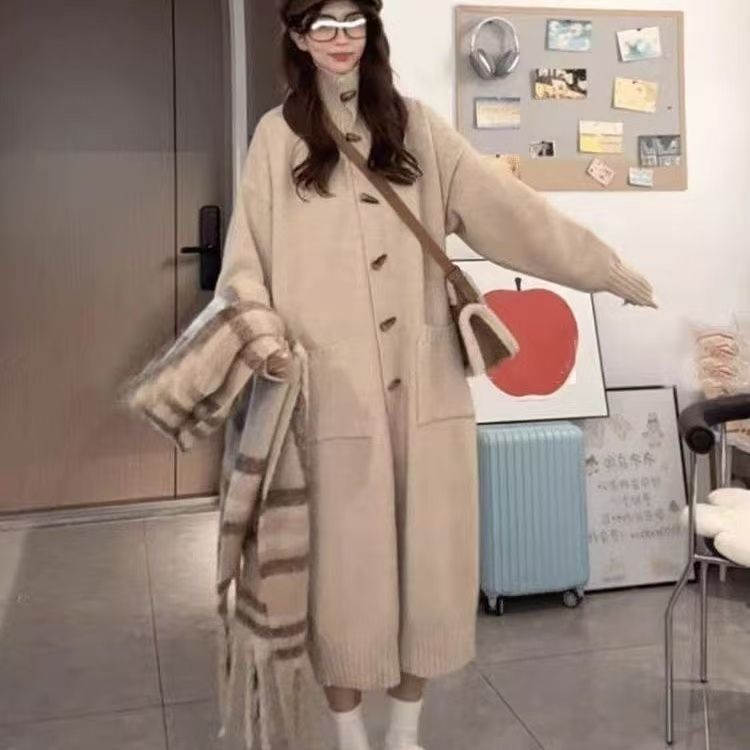 A long knit jacket