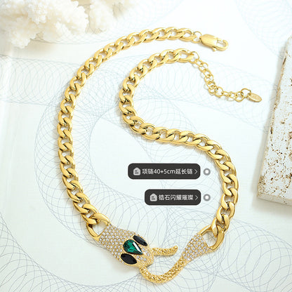A necklace jewelry