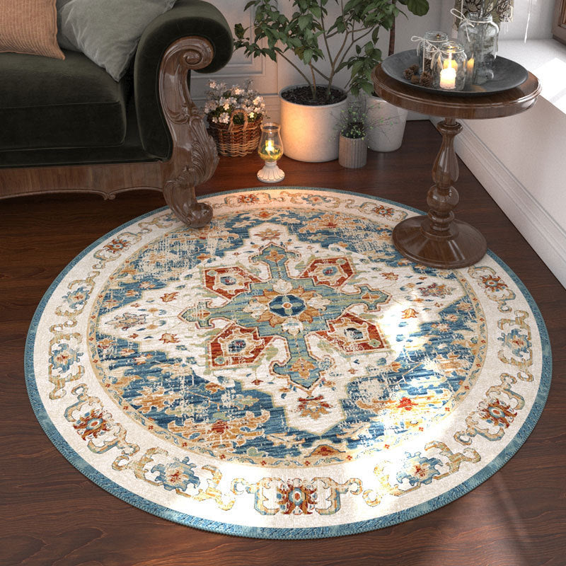 A round carpet