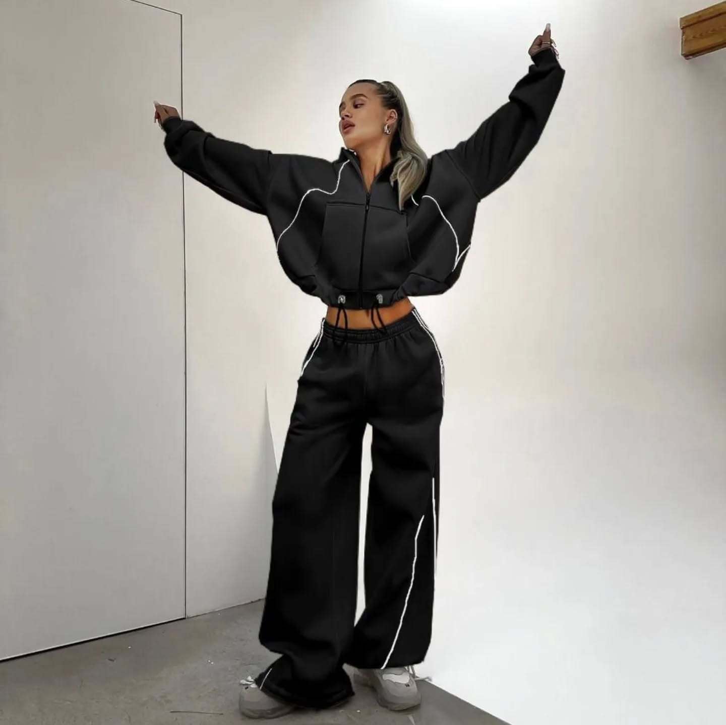 A sweater set two-piece set