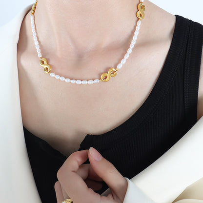A necklace jewelry