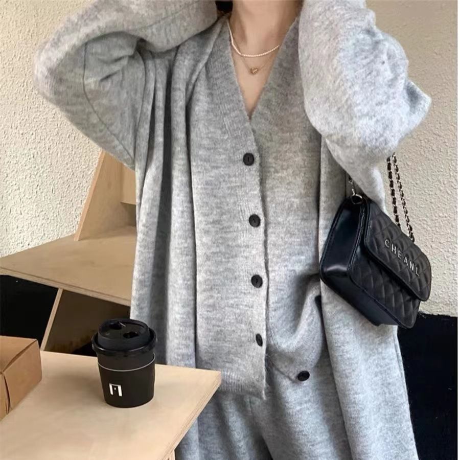 A women's set three-piece set