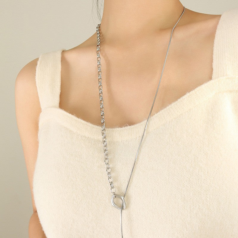 A necklace jewelry