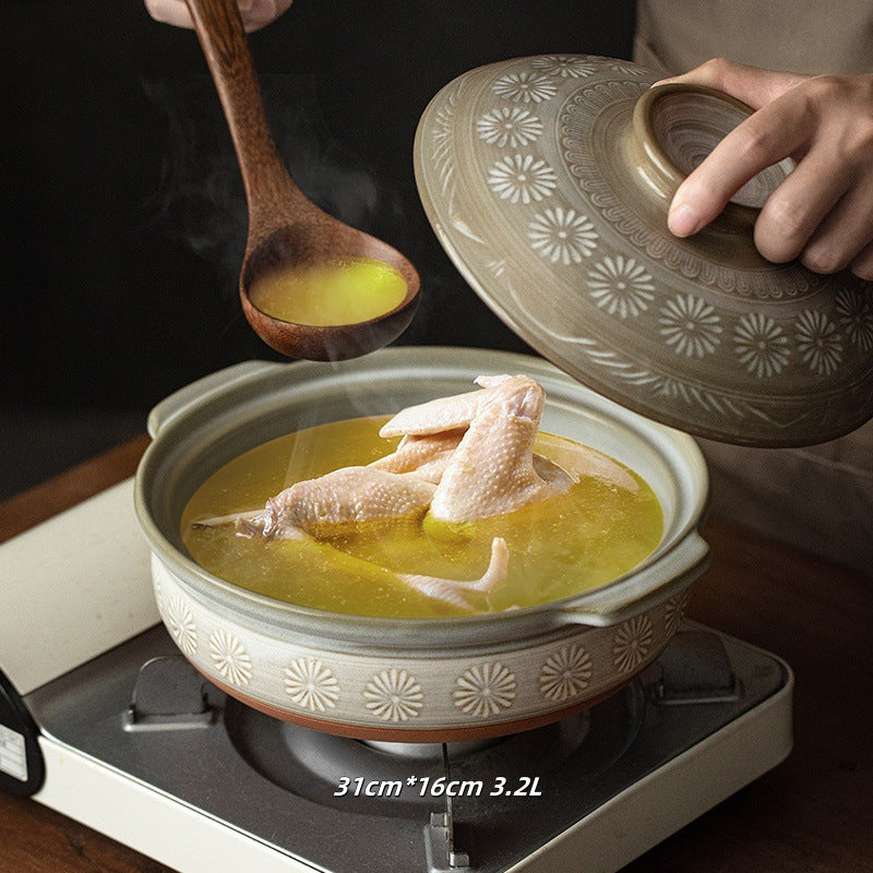 A clay soup pot