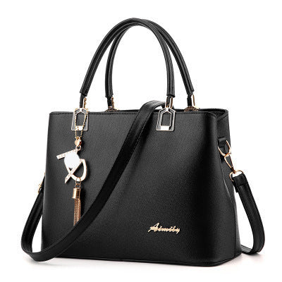 A new fashion trendy shoulder messenger bag handbag Korean version
