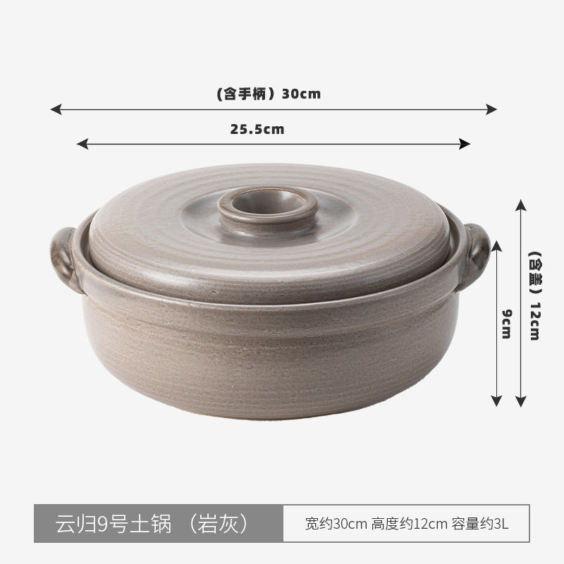 A clay soup pot