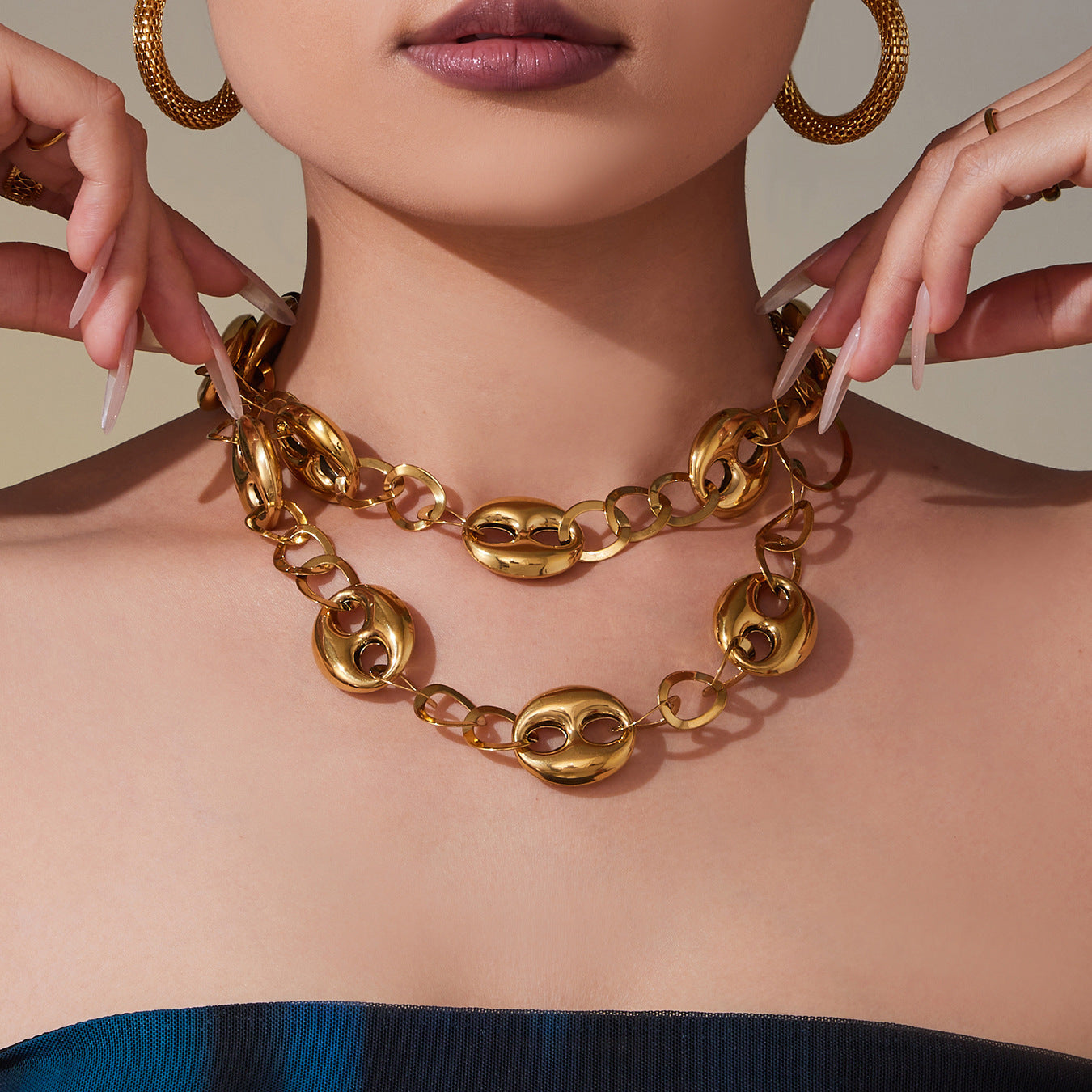 A necklace jewelry
