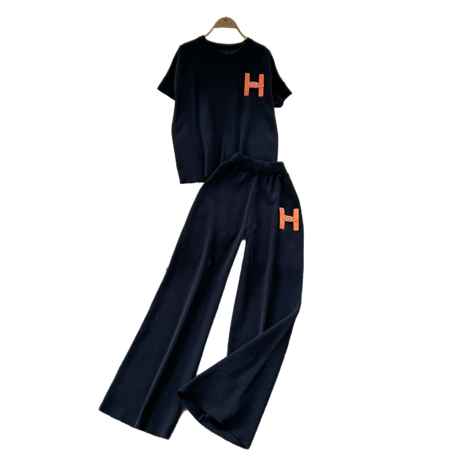 A women's knitting two-piece set