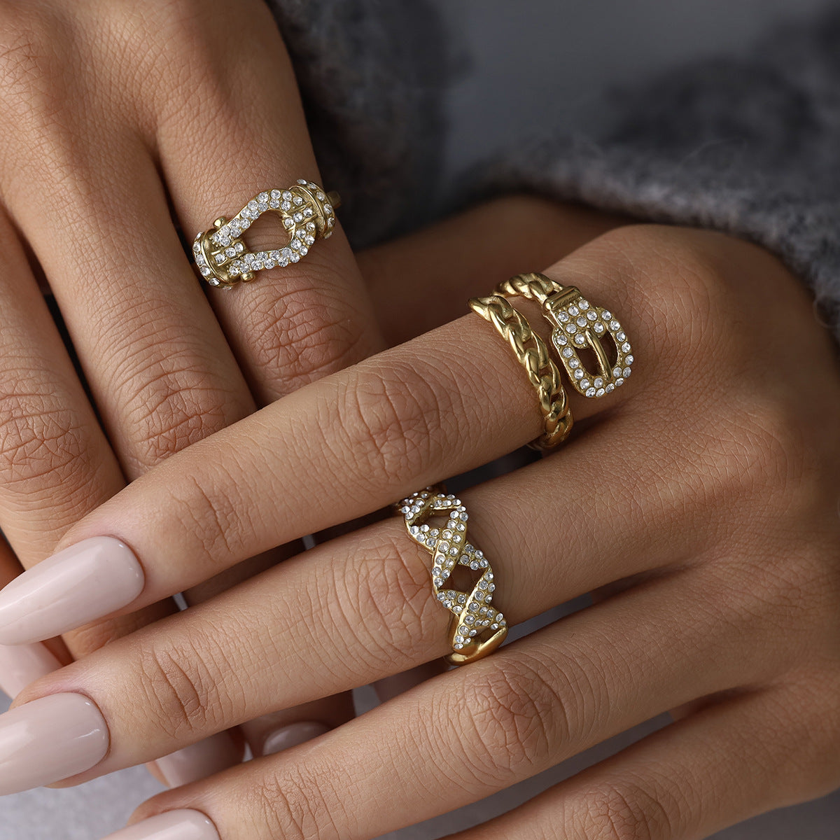 A European and American classic popular geometric full diamond ring temperament versatile love butterfly gold stacking does not fade ring woman