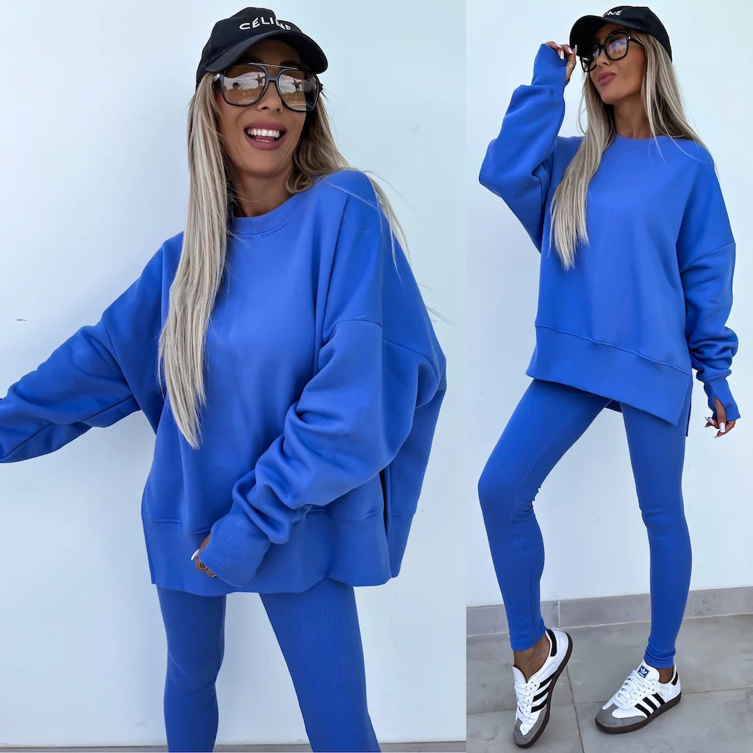 A sweatshirt with long sleeves for two pieces