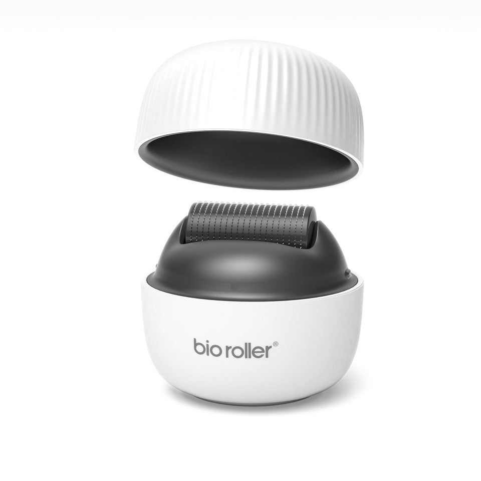 A bio roller G4 portable roller microneedle hair growth beard 1200 needle manual roller