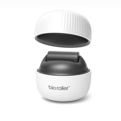 A bio roller G4 portable roller microneedle hair growth beard 1200 needle manual roller