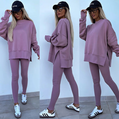A sweatshirt with long sleeves for two pieces