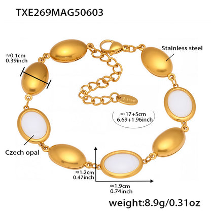A necklace jewelry