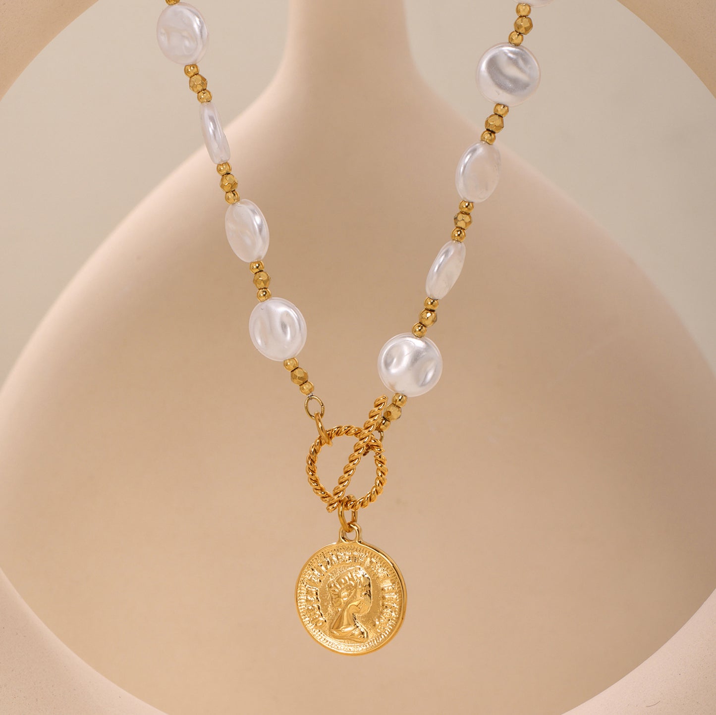 A necklace jewelry
