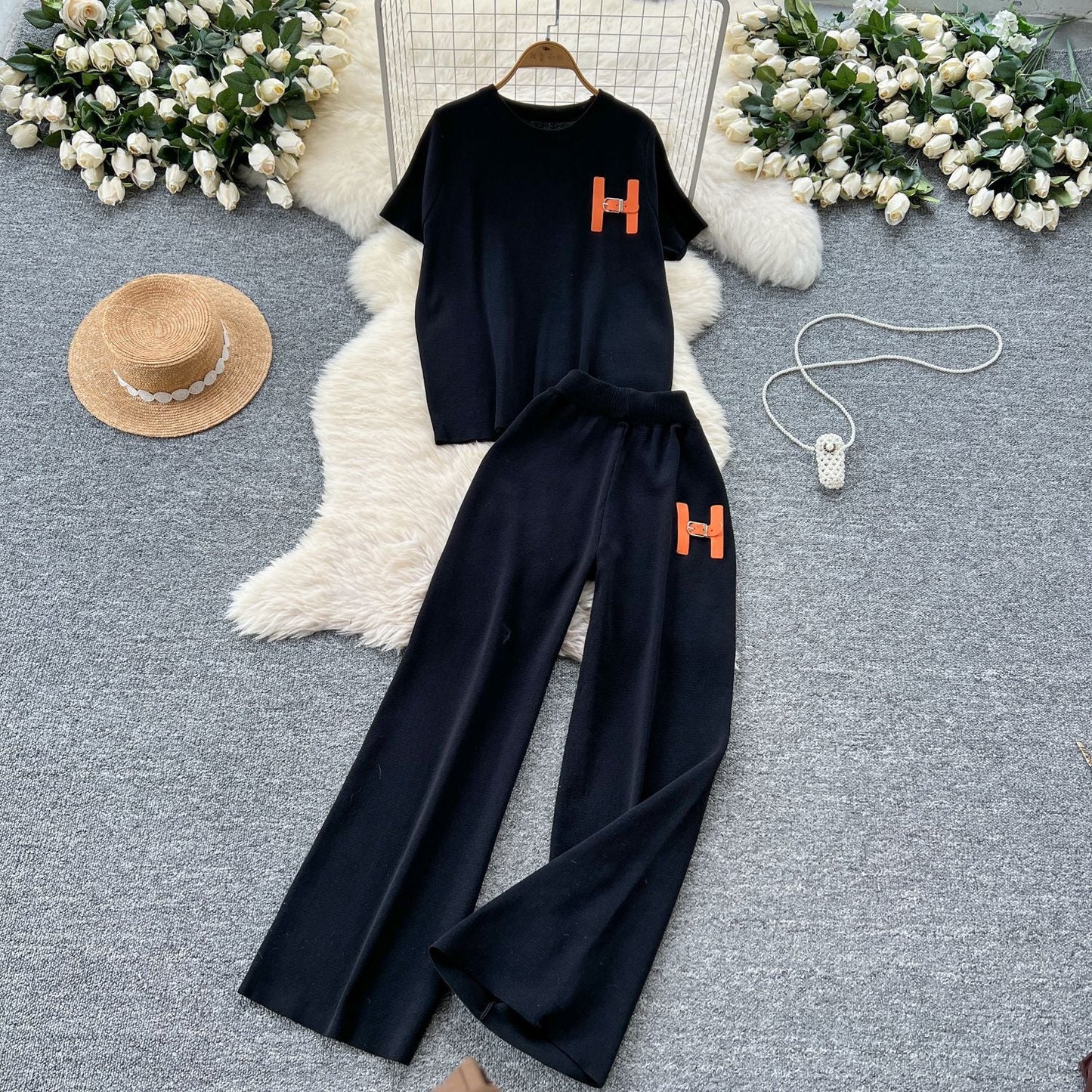 A women's knitting two-piece set