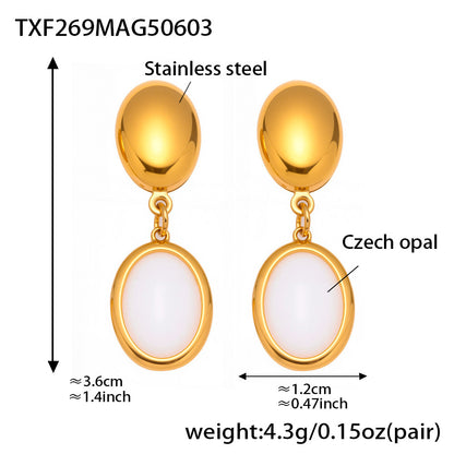 A necklace jewelry