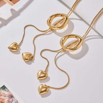 A long necklace jewelry