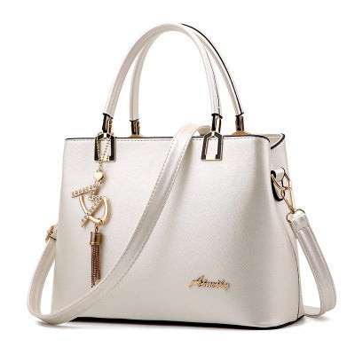 A new fashion trendy shoulder messenger bag handbag Korean version