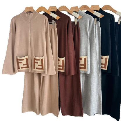 A trousers knitted two-piece set