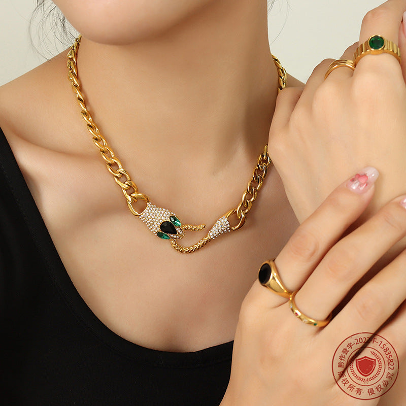 A necklace jewelry