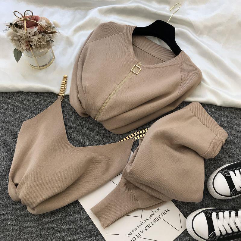 A women's set three-piece set