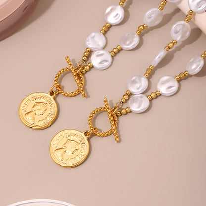 A necklace jewelry