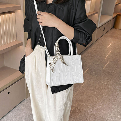 A stone pattern handheld women's bag trendy new lacquered small square bag fashionable and casual simple foreign style shoulder messenger bag