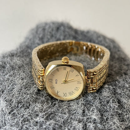A watch women's niche light luxury retro exquisite high-end gold steel belt watch