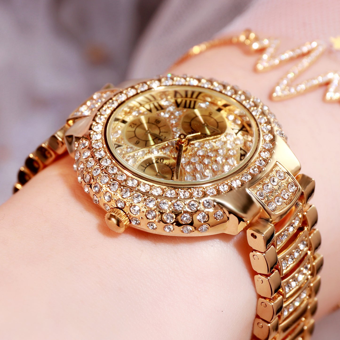 A BW elegant wrist, new bracelet set, watch manufacturer self-operated foreign trade diamond three-eye set full of diamond silver powder 8093