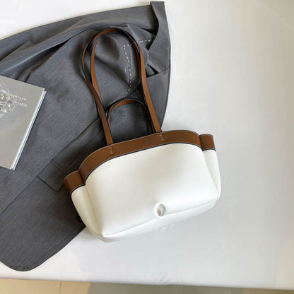 A large capacity shoulder bag