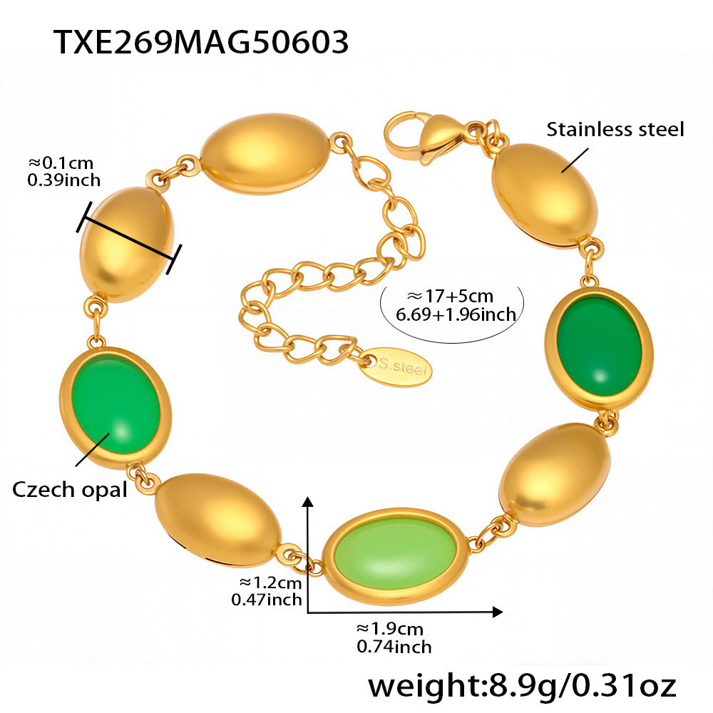 A necklace jewelry