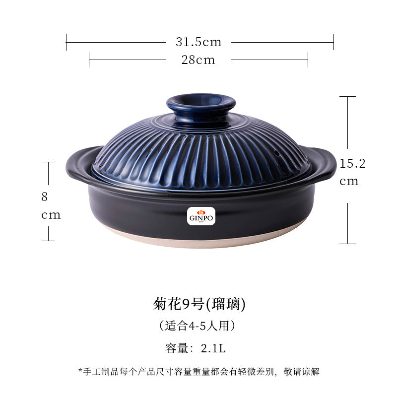 A clay soup pot