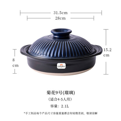 A clay soup pot