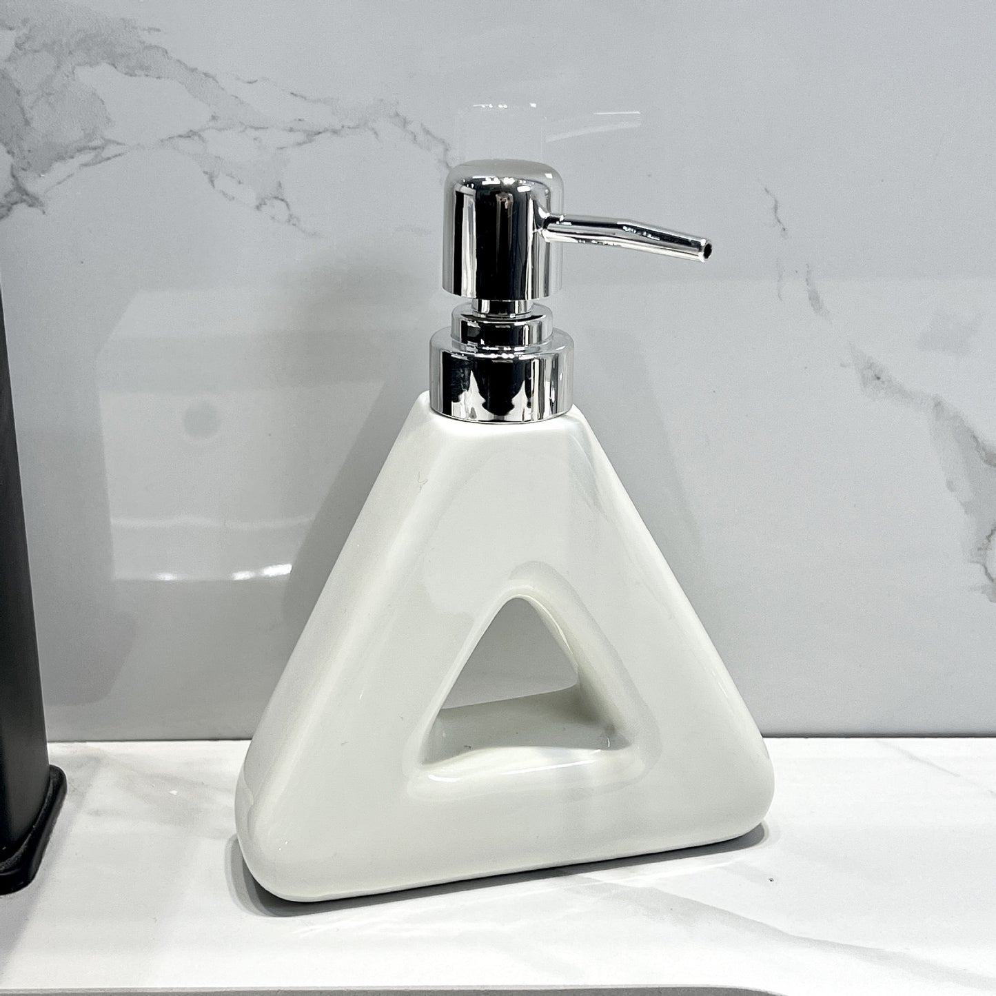 A ceramic pressing bottle