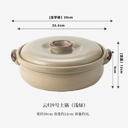 A clay soup pot