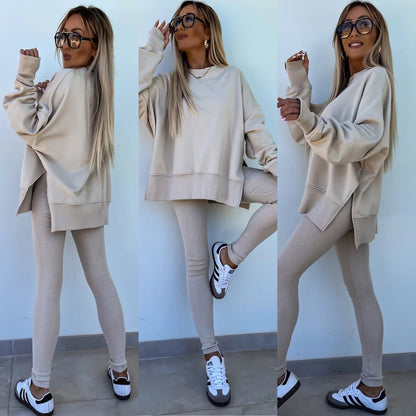 A sweatshirt with long sleeves for two pieces