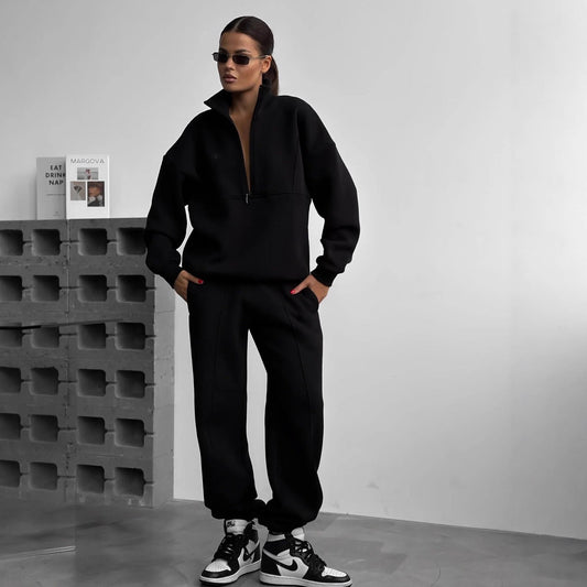 A long-sleeved sweater set two-piece set