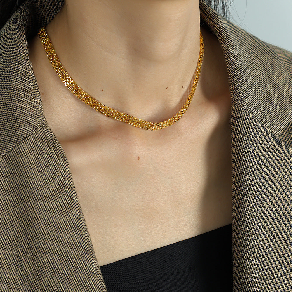 A European and American simple hollow wide necklace bracelet set ins trendy mesh clavicle chain titanium steel color retention advanced versatile