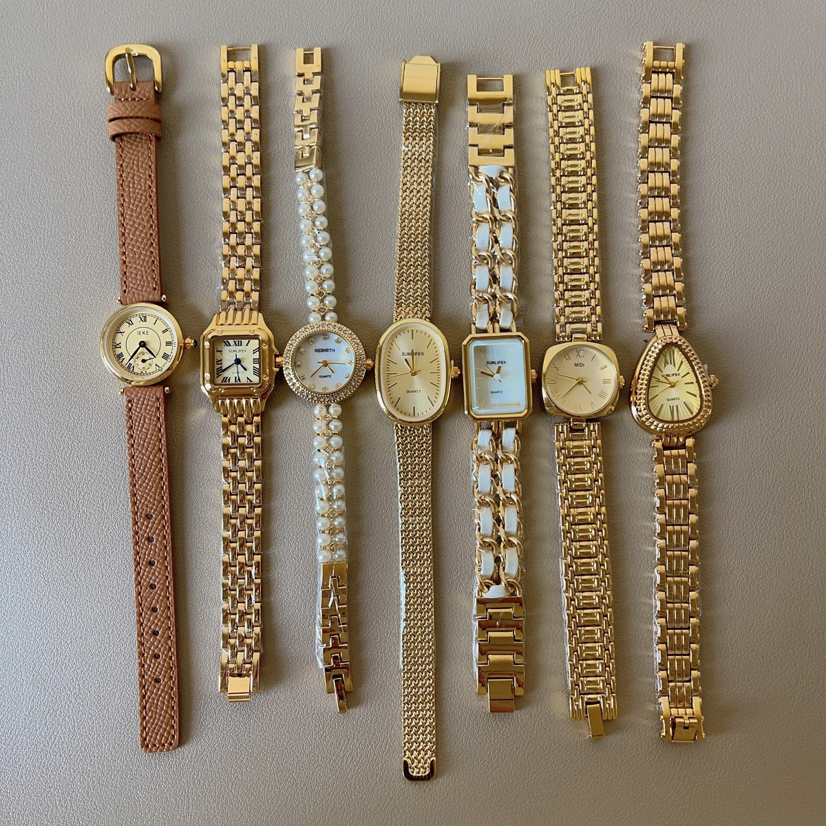A watch women's niche light luxury retro exquisite high-end gold steel belt watch
